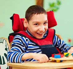 اختلال اوتیسم چیست؟ چه علائمی دارد و چگونه درمان می‌شود؟